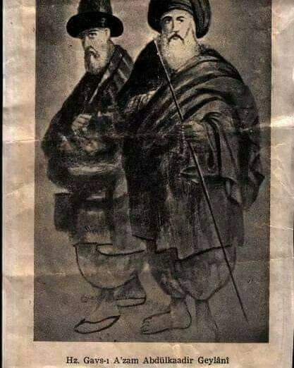 m71n75m98's tweet photo. "Bir Kimsenin, Elinde Bulunana, Önünde Tamamen Eğilirsen. Hak Sana Darılır. Sen Bütün Telebini Halka Bağladın Yarın. Hakk'ın Divânına O'yüzle Çıkacak Ve, Utanacaksın"- Abdülkâdir Geylâni.H.z . leri. https://t.co/kRiA90uAu4