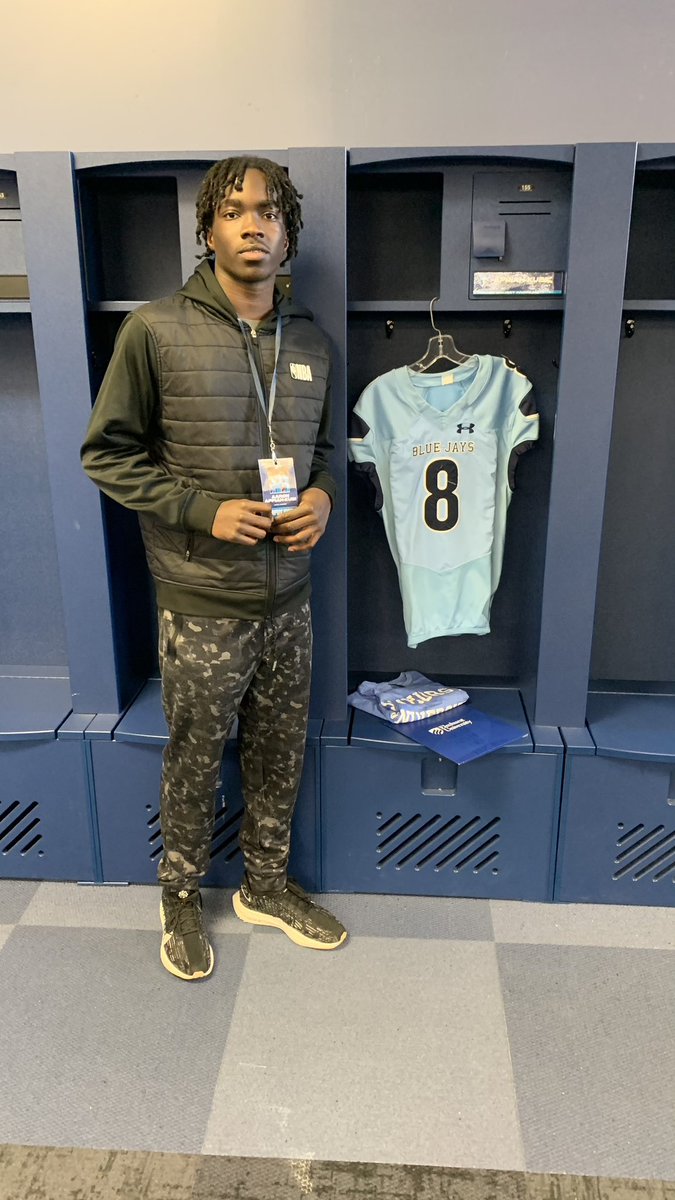 AaronDaHumble3's tweet photo. Had a great Visit with @ElmhurstU_FB. Thank You @CoachMurray_EU @Coach_Tahaney @CoachQuaid https://t.co/plFbze2XGe