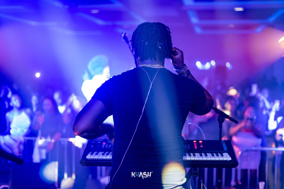 dwetmedamyo's tweet image. There’s levels to this 📈🇫🇷#respectfully 
#khash #theintro #paris #rockstars #levels #humble