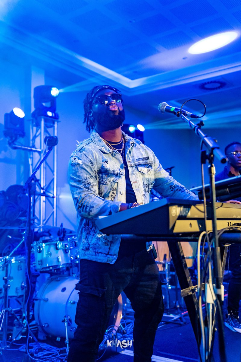 dwetmedamyo's tweet image. There’s levels to this 📈🇫🇷#respectfully 
#khash #theintro #paris #rockstars #levels #humble