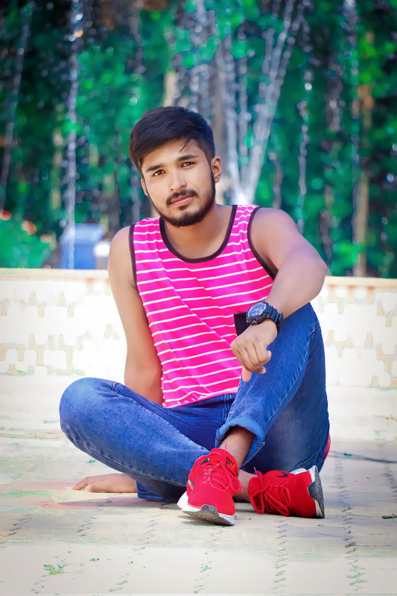 म तिम्रो भविष्य भन्दा उज्यालो छु। 😎