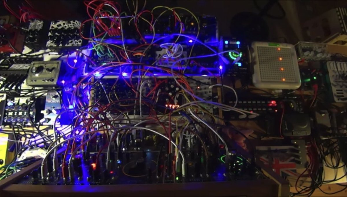 earthacademy's tweet photo. Live transmissions from artist Zen Pylon - new year Modular jam!

https://t.co/Jmso4egGLm https://t.co/RIVgFSrx7Y
