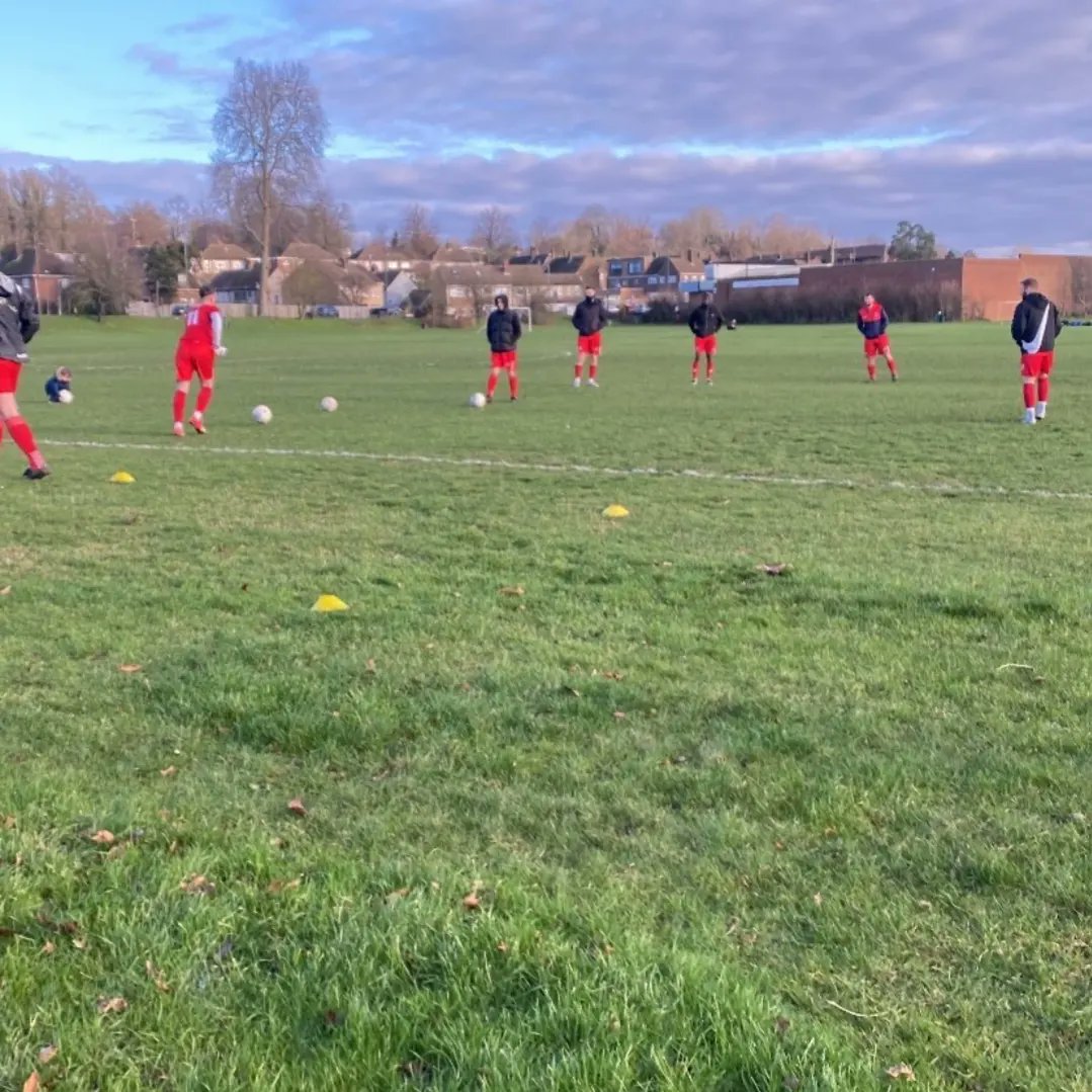 GravesendClub's tweet photo. First game of 2024.... winning 2-0 after a chaotic 1st half with a couple of injuries.. but a HT we re organised and went about dominating the 2nd half.. where it should of been 6-0. Game day &amp; Xmas cobwebs well and truly dusted off now. Back to it ⚽️🔴
@NKSFL @SELKGrassroots https://t.co/0LPGVgPaIH