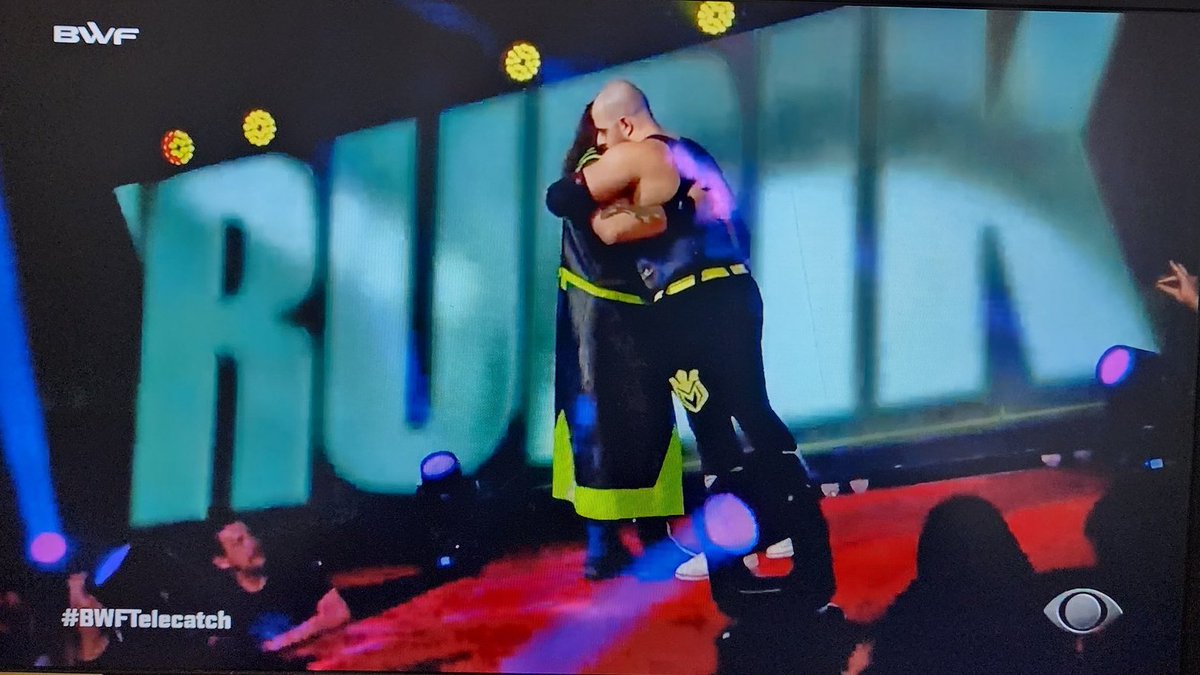 Matthsoficial's tweet photo. Pra falar que eu nao apareci no na estrei da #BWFTelecatch na Band nessa madrugada. Acompanhei o Rurik para o combate dele contra o Toko https://t.co/5eiLqAzN6j
