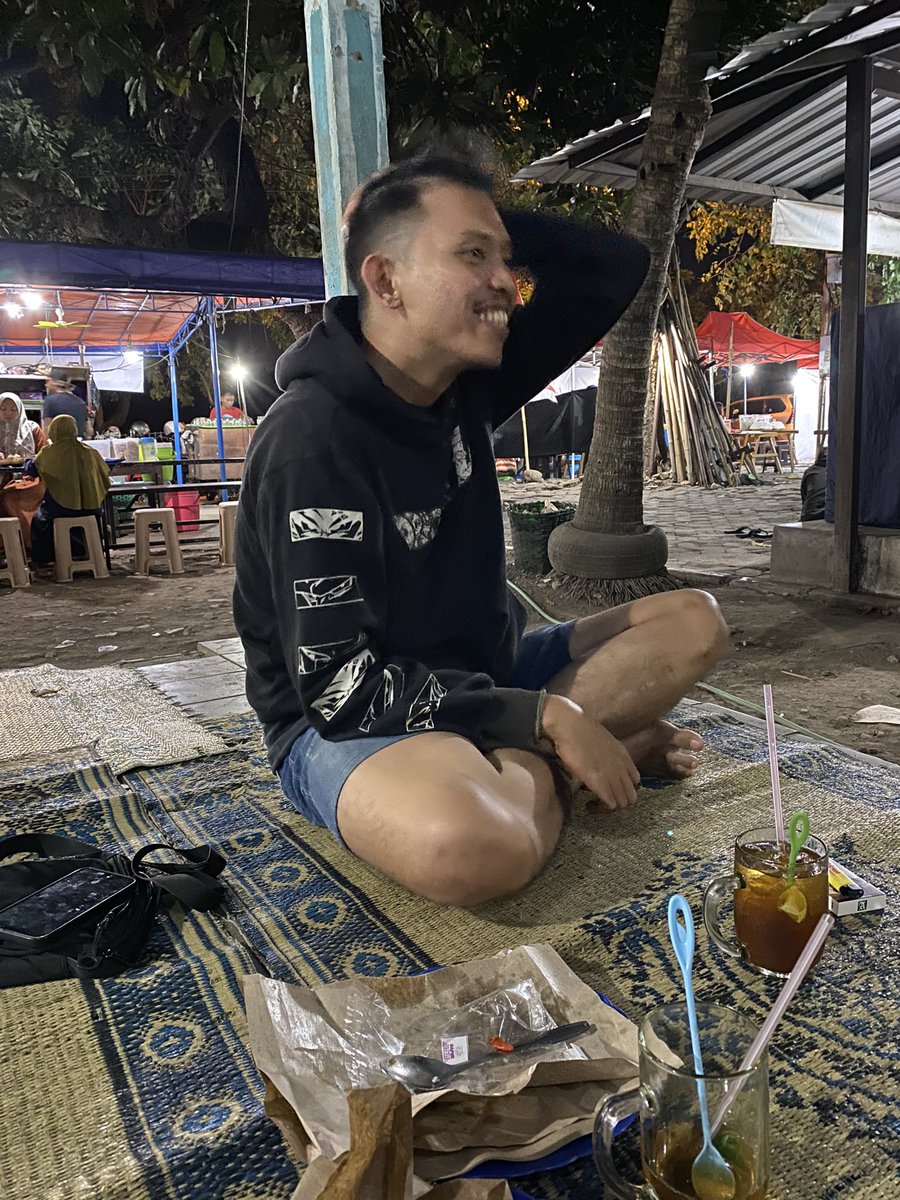 ervanwdj_'s tweet photo. “Sing akur wae akeh masalah e, kok iki malah debat.” - Rizqi (29 tahun), pelik dalam urusan asmara. https://t.co/eJsju0nIh9