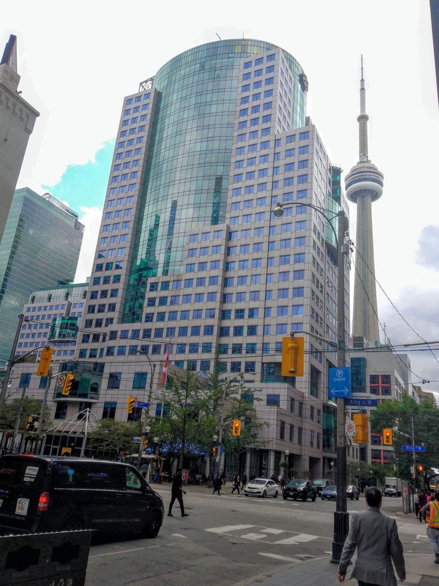 The Toronto Walk 
📸: C.N. Tower

#Toronto #Canada #Ontario #downtown #downtowntoronto #city #cntower #photography #sundayvibes #sunday