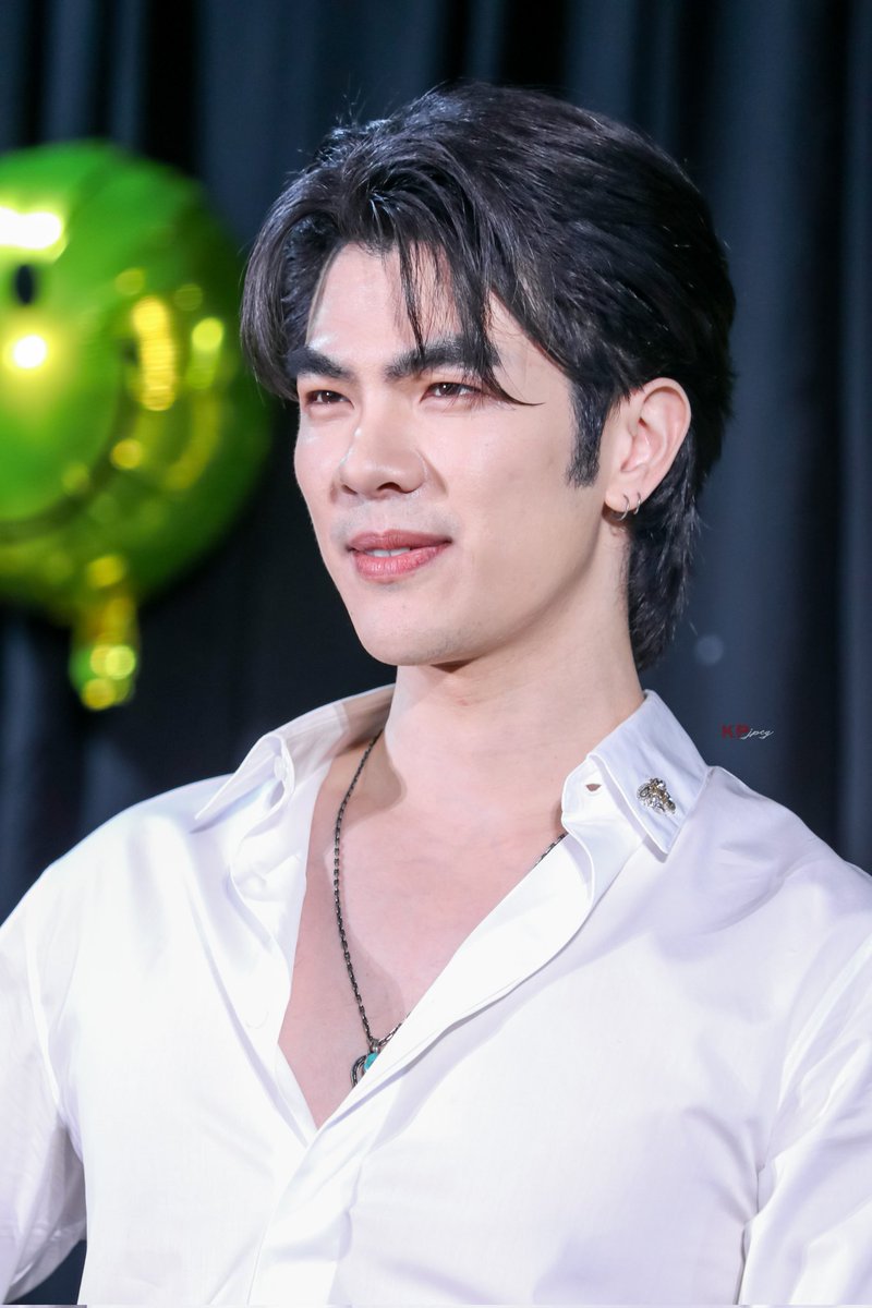 KP_jpeg's tweet photo. 240106 - Bangsue Junction 
#2024sMILEday 

Forever young😚💚 

@milephakphum 
#MilePhakphum #GreenyRose  
#HappysMILEday2024 https://t.co/XOofyGrRex