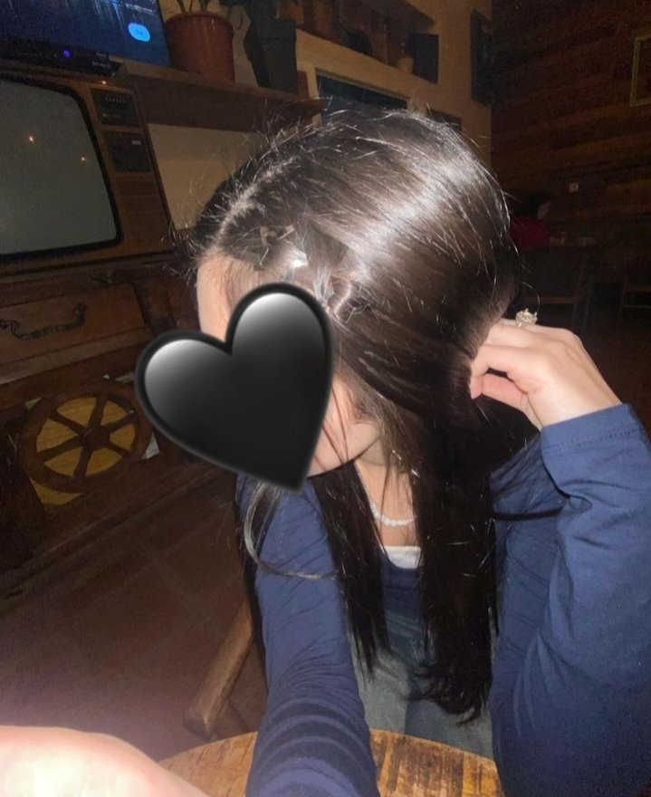 sxtilys's tweet photo. talk about shiny hair LOOK AT MY HAIR😦 https://t.co/A9kKyGjXYL