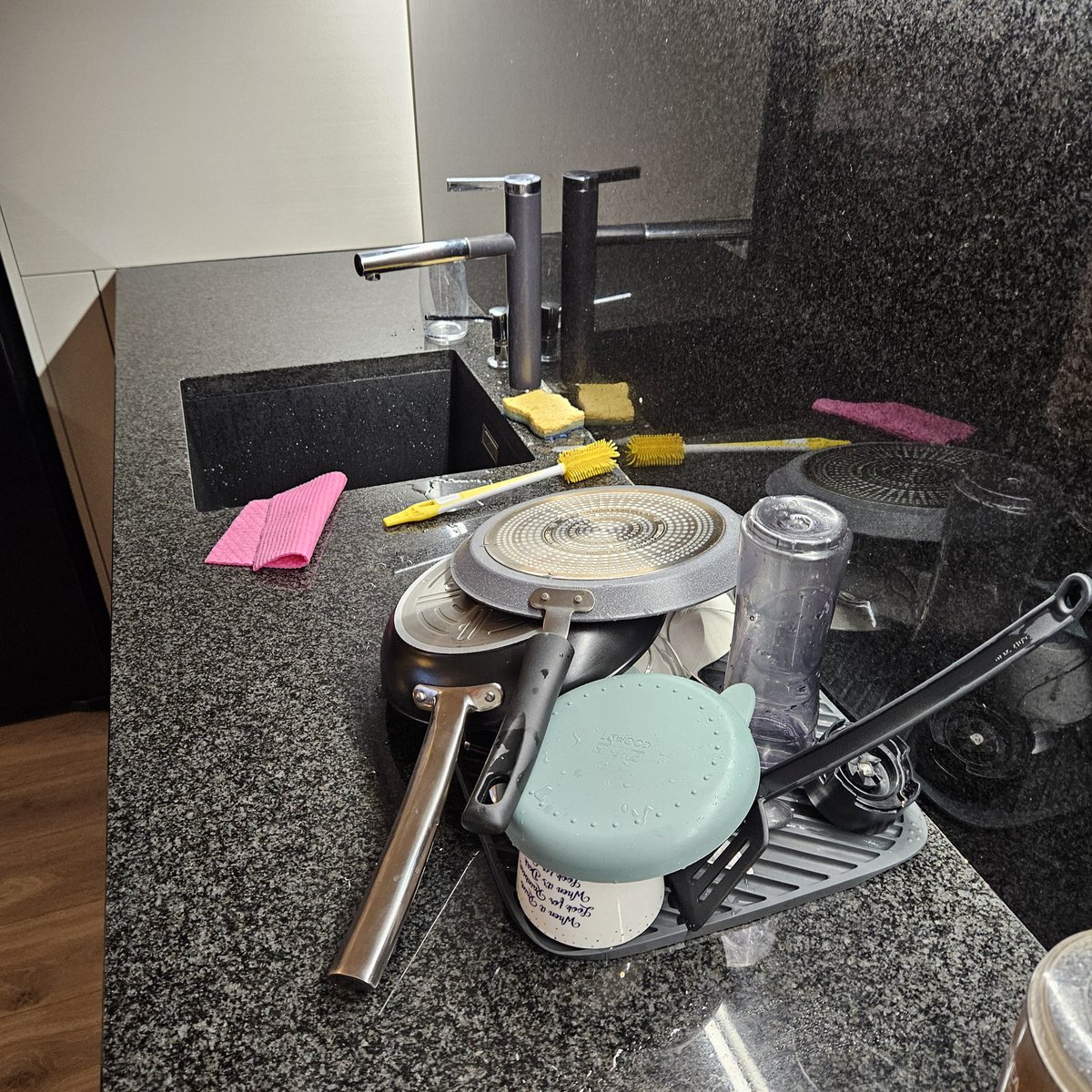 Yesterday the dishwaher got broken. For few moments i was thinking we are F....d and we wont make it till Monday🙈
👉Then i have found out why the hell we have sink and soap 😆😆😆
#handyman #funny