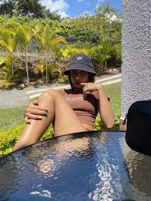 Buenos diaaaaaas ☀️ desay&uacute;namos? 😈  https://t.co/ExfUD97IgF https://t.co/e9pOMwePQs