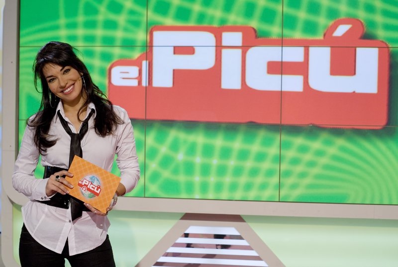 #TalDiaComHui al 2008 es va estrenar a #Canal9 el concurs diari 'El Picú'. Presentat per <a href="/mariaabradelo/">ΜΔŘíΔ ΔβŘΔĐ€ŁØ</a> els concursants havien de respondre preguntes relacionades amb la música. S'emetia a les 15:30 i va estar en pantalla durant dos anys i més de 400 programes.