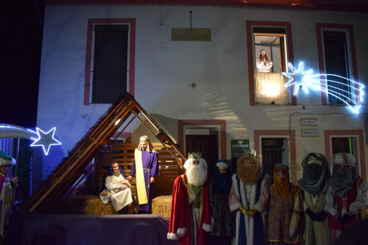 avvlavalldan's tweet photo. Així va ser l’arribada dels Reis d’Orient a La Valldan.👑
Infants i famílies van gaudir de la comitiva reial i de l’entrega de regals als més petits del poble.🎄💫 https://t.co/6u5m0DrSLs