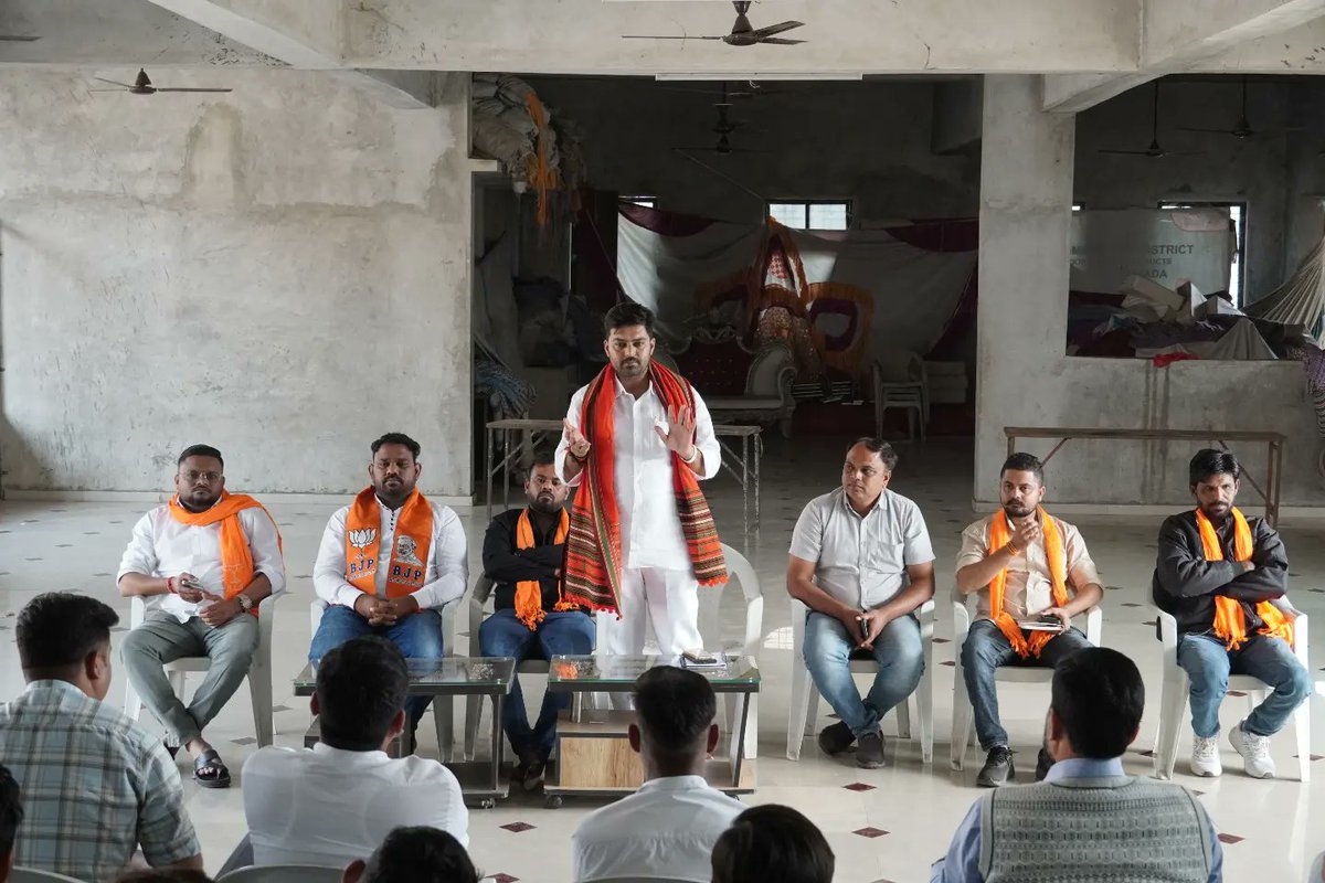 bjpneelrao's tweet photo. રાજપૂત સમાજની વાડી,રાજપીપળા ખાતે નમો એપ વિકસિત ભારત એમ્બેસેડર ના વર્કશોપ યોજાયો.જેમાં વિગતવાર નમો એપના ઉપયોગનું પ્રશિક્ષણ આપવામાં આવ્યું.

નમો એપ વિકસિત ભારત એમ્બેસેડર અભિયાનના ઇન્ચાર્જ શ્રી @GaurangBaria12 જી,જિલ્લા પંચાયત સદસ્ય શ્રી @bjphiteshvasava જી,- 1/2 
#NamoApp #Narmada https://t.co/Dzd8qC8T2L