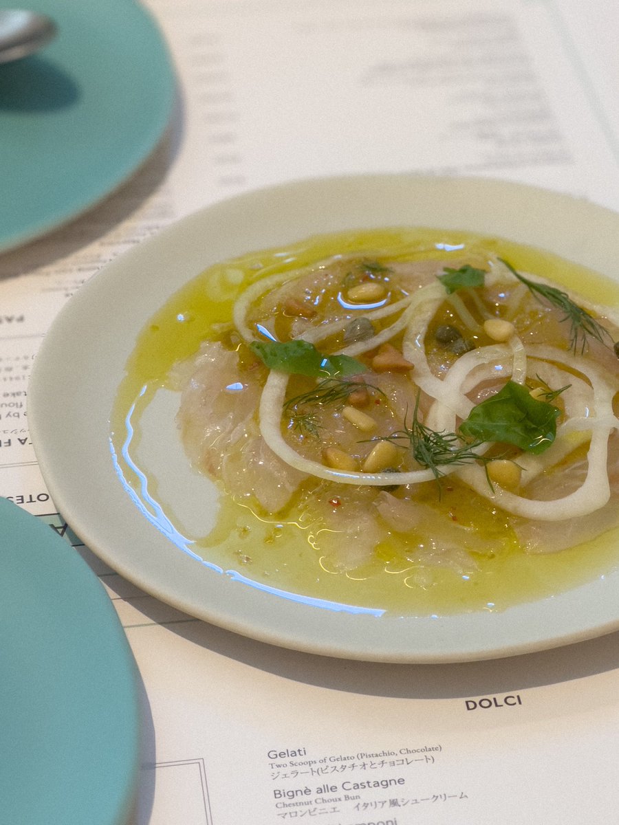 Paraph14's tweet image. これ全部iPhone 15 ProのProRAWで撮影して、それをLightroomで編集した写真なんだけど質感凄くない？

フィルターは有料プリセットを利用。
novikoff.gumroad.com/l/ProRAW

背景ボケはLightroomの試験機能であるブラーを適用。一眼のような自然なボケ味が簡単に作れてしまう。
この組み合わせ、恐るべし…。