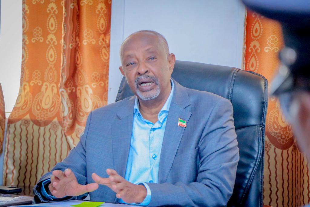 CiidankaJ's tweet photo. The command of the Police Force of the Republic of Somaliland held a large meeting to discuss the general security of the country. It was attended by the Minister of Interior Mohamed Kahin Ahmed, Deputy Commander of the Police, Brigadier General Abdi Hassan Mirre. https://t.co/nC4bHcfxzx