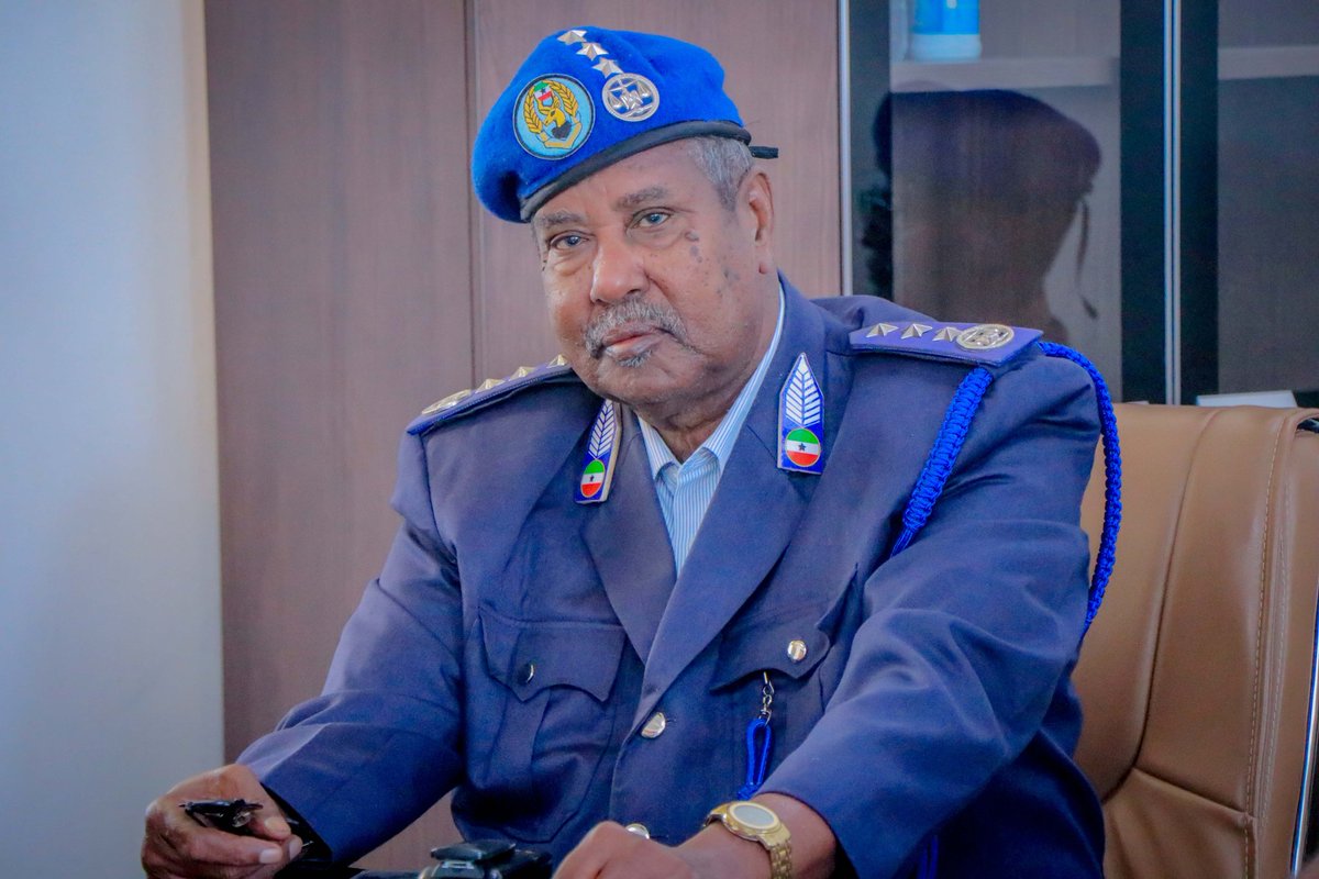 CiidankaJ's tweet photo. The command of the Police Force of the Republic of Somaliland held a large meeting to discuss the general security of the country. It was attended by the Minister of Interior Mohamed Kahin Ahmed, Deputy Commander of the Police, Brigadier General Abdi Hassan Mirre. https://t.co/nC4bHcfxzx