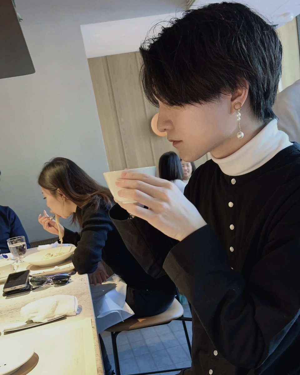 ryoga_twix's tweet photo. あけましておめでとうございます。
年��の自分と年始の自分。 https://t.co/GhQHW6DfmS