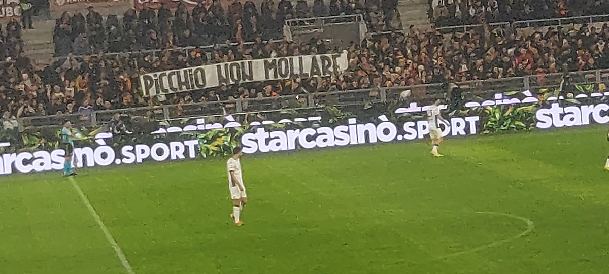 rivistalaroma's tweet photo. #AtalantaRoma. Da più gruppi viene espressa solidarietà per #Picchio, noto esponente del tifo romanista, che sta giocando la sua importante partita personale per la vita. Picchio non mollare! https://t.co/Lnj6IR6ZCB