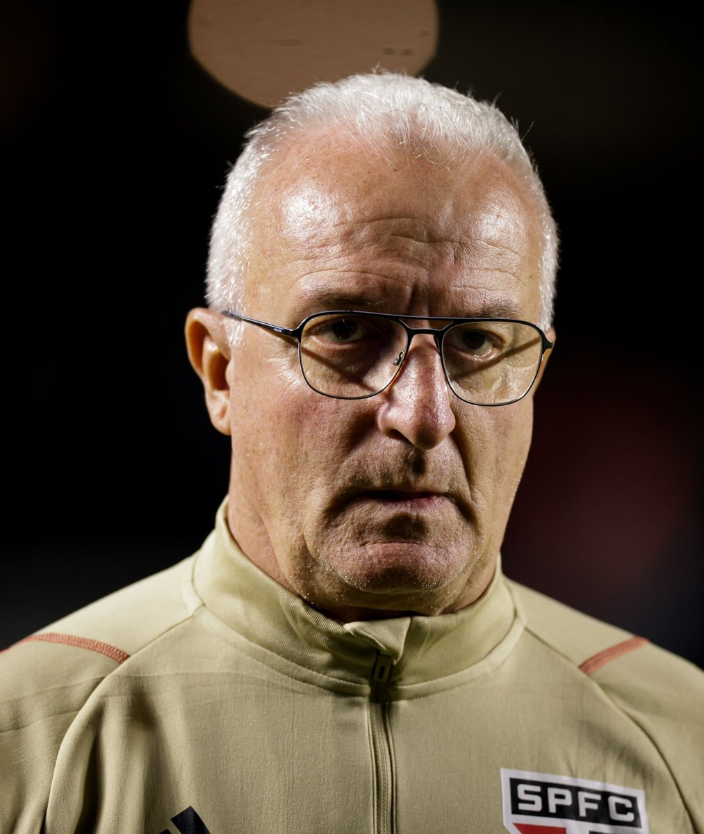 VSportsTM's tweet photo. ATENCIÓN! Dorival Júnior será el nuevo entrenador de Brasil 🇧🇷. El actual DT de Sao Paulo ya le comunicó su decisión al club. Será oficializado en los próximos días. Fue campeón de la Libertadores con Flamengo en 2022. Lo informa @geglobo. https://t.co/pgjSX1yPjm
