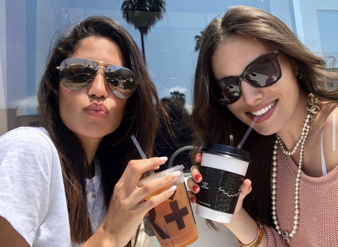Jessvee22's tweet photo. It’s profit Szn🤩🥳, we literally had the best tour guide of LA! Thank you #scottlips for showing us your town💋💕 #exploringla #Blockchain #Cryptocom #6figuresprofit https://t.co/b4qYucpSbS