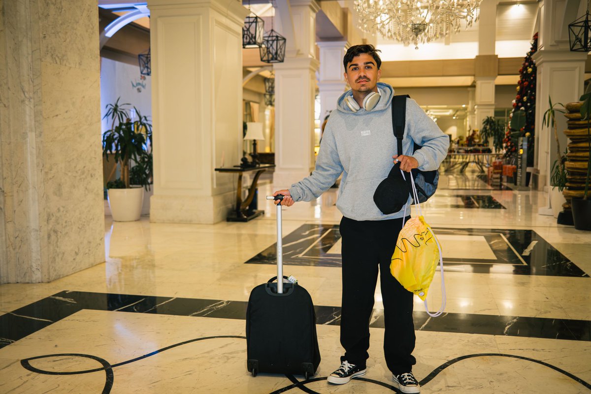 Angekommen in Belek! 📍
Am Sonntagabend ist Oliver Batista Meier ins Trainingslager der SGD nachgereist und bezieht nun sein Zimmer im Teamhotel. #SGDBelek2024 #sgd1953
