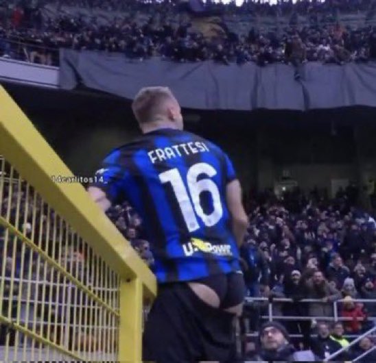 FinoAllaFine282's tweet photo. The difference in class is insane https://t.co/BIRgeSdzds