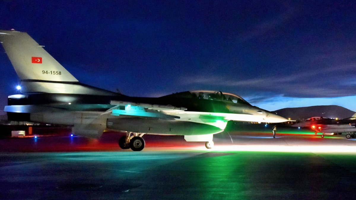 #SONDAKİKA

🇹🇷 Türk Savaş Uçakları Halep kent merkezi kuzeyinde uçuş gerçekleştiriyor.