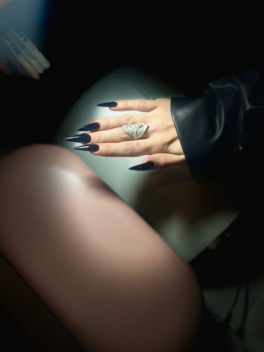 Rosaanywayss's tweet photo. I already miss my nails. I have a manicure appointment tomorrow. Send me your money and be useful for once.

Paypig findom bdsm https://t.co/oibgn4onen