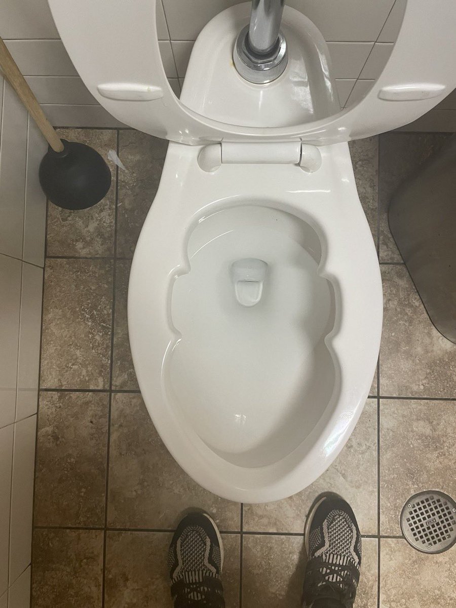 hvb129's tweet photo. LeToilet causing problems… who would’ve thought https://t.co/3bGAdmEVCE