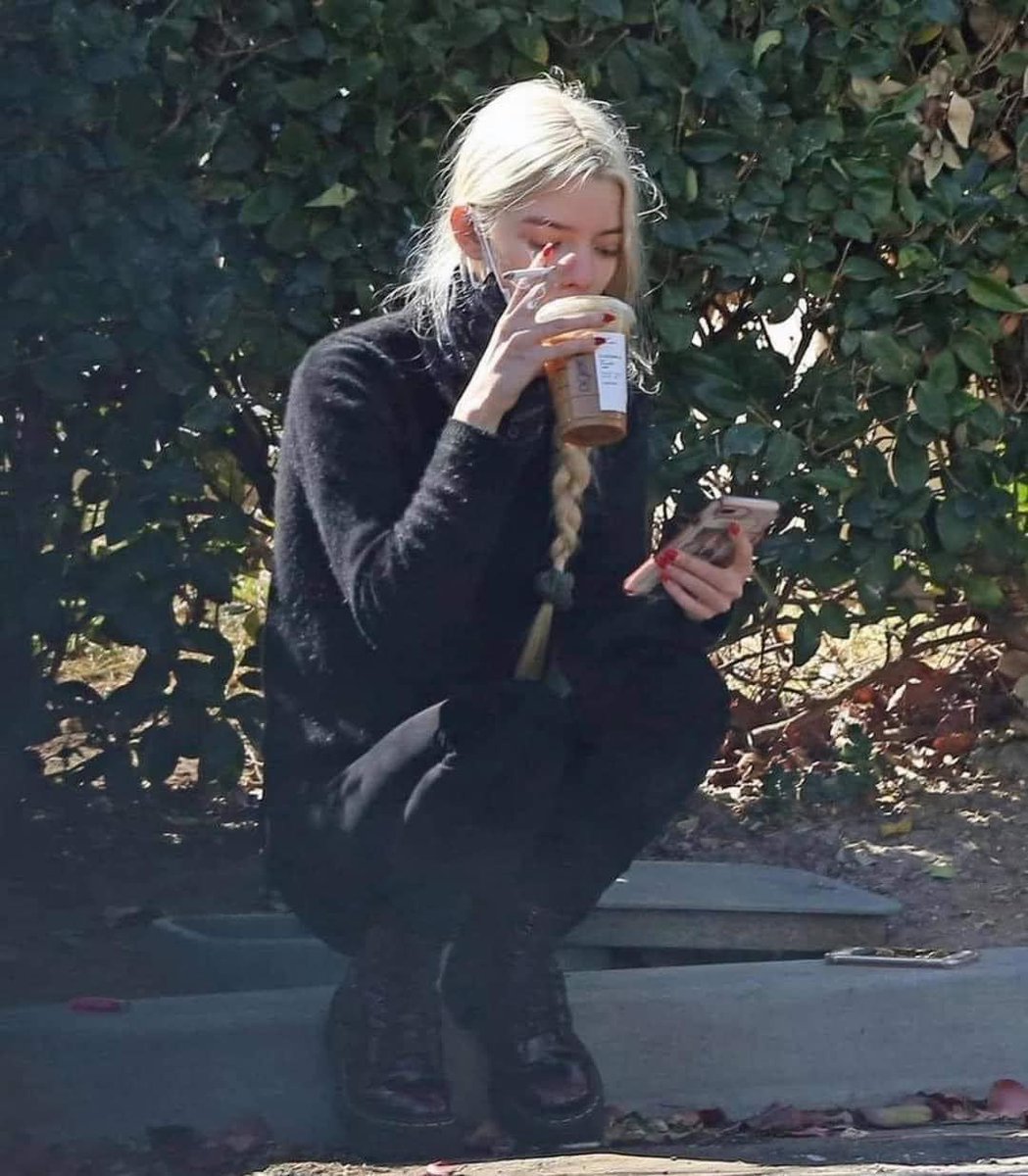 BorrachosVIP's tweet photo. Anya Taylor Joy echándose un desayuno de campeones https://t.co/kRlsewb079