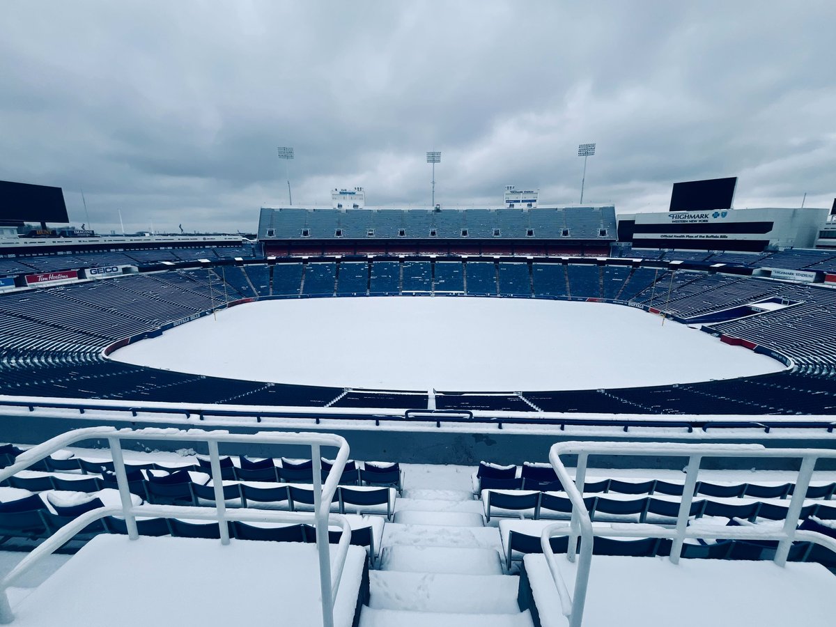 HighmarkStadm's tweet photo. Meanwhile in Orchard Park. 😍🥶 https://t.co/jMbq9jMV98