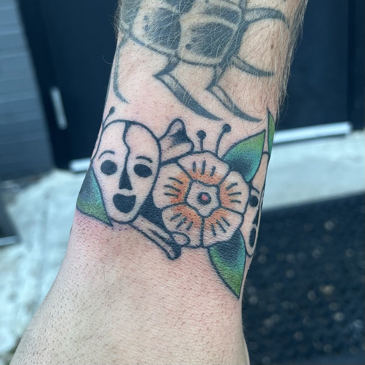 cupojoetattoos's tweet photo. Lil draw on bracelet. ☠️🌸 https://t.co/DrzkBsc1eo