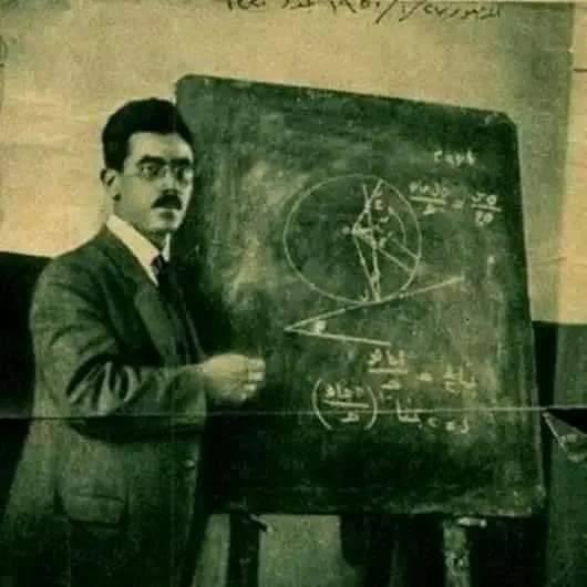 NonaNon22178782's tweet photo. العالم المصري الدكتور "على مصطفى مشرفة" الملقب بـ (إينشتاين العرب) أعظم عالم في تاريخ الحضارة المصرية كلها
يوم 15 يناير 1950م تم اغتياله و قال عنه اينشتين (اليوم توفي نصف العلم)

الدكتور علي مصطفى مشرفة أحد السبعة اللذين عرفوا سر الذرة على مستوى العالم و الذي وضع مع اينشتين👇 https://t.co/mTYRDjPiSl