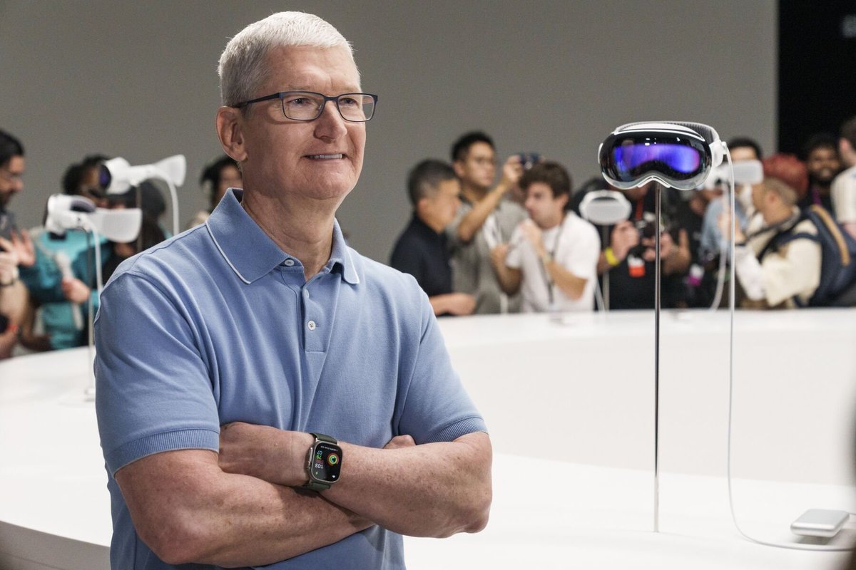 StockMKTNewz's tweet photo. Bloomberg's Apple $AAPL insider Mark Gurman said he expects some announcement related to the upcoming Vision Pro this week 👀 https://t.co/zNcyClkVmm