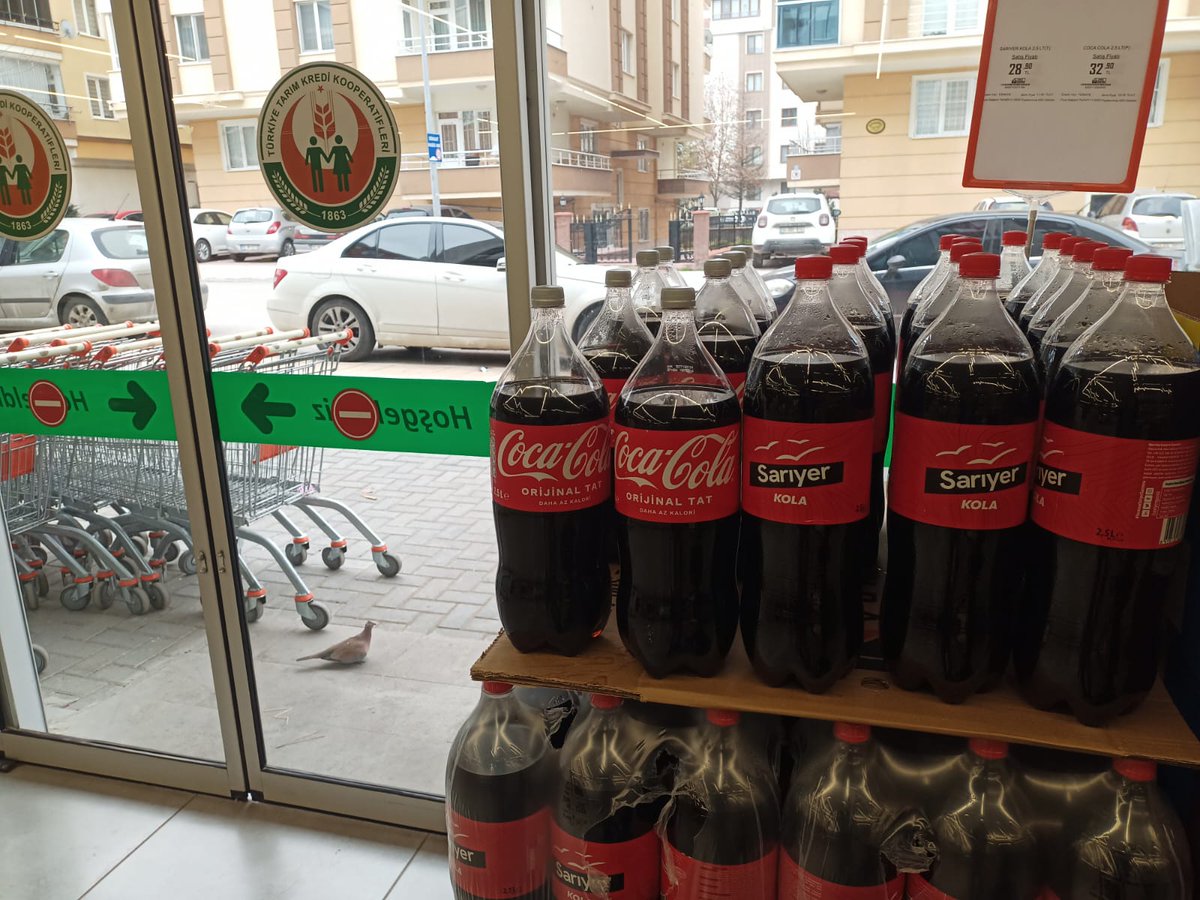 Tarım Kredi Kooperatifi marketlerinde, İsrail'in Filistin işgalini boykot amaçlı Coca-Cola ürünlerinin satışı durmuştu. Ama bugün tekrar Sarıyer kola arasına gizlenerek satışı başlamış. #israilboykot #GazzedeKatliamVar #Gazze