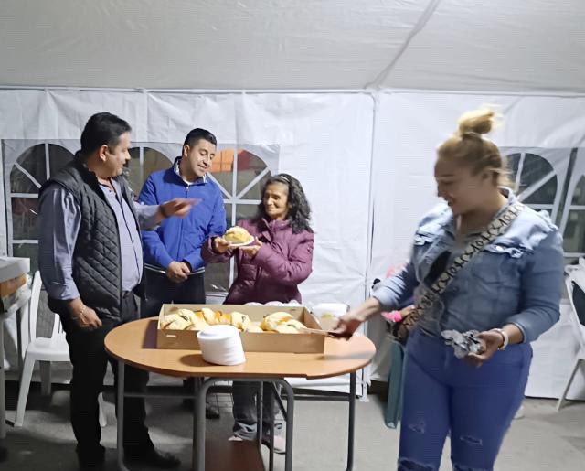NereoVerde's tweet photo. Compartimos un pedazo de #RoscasDeReyes en Paseos del Lago 1
#Zumpango #ZumpangoConNereo
#TocandoCorazones https://t.co/UcbQwTmN8a