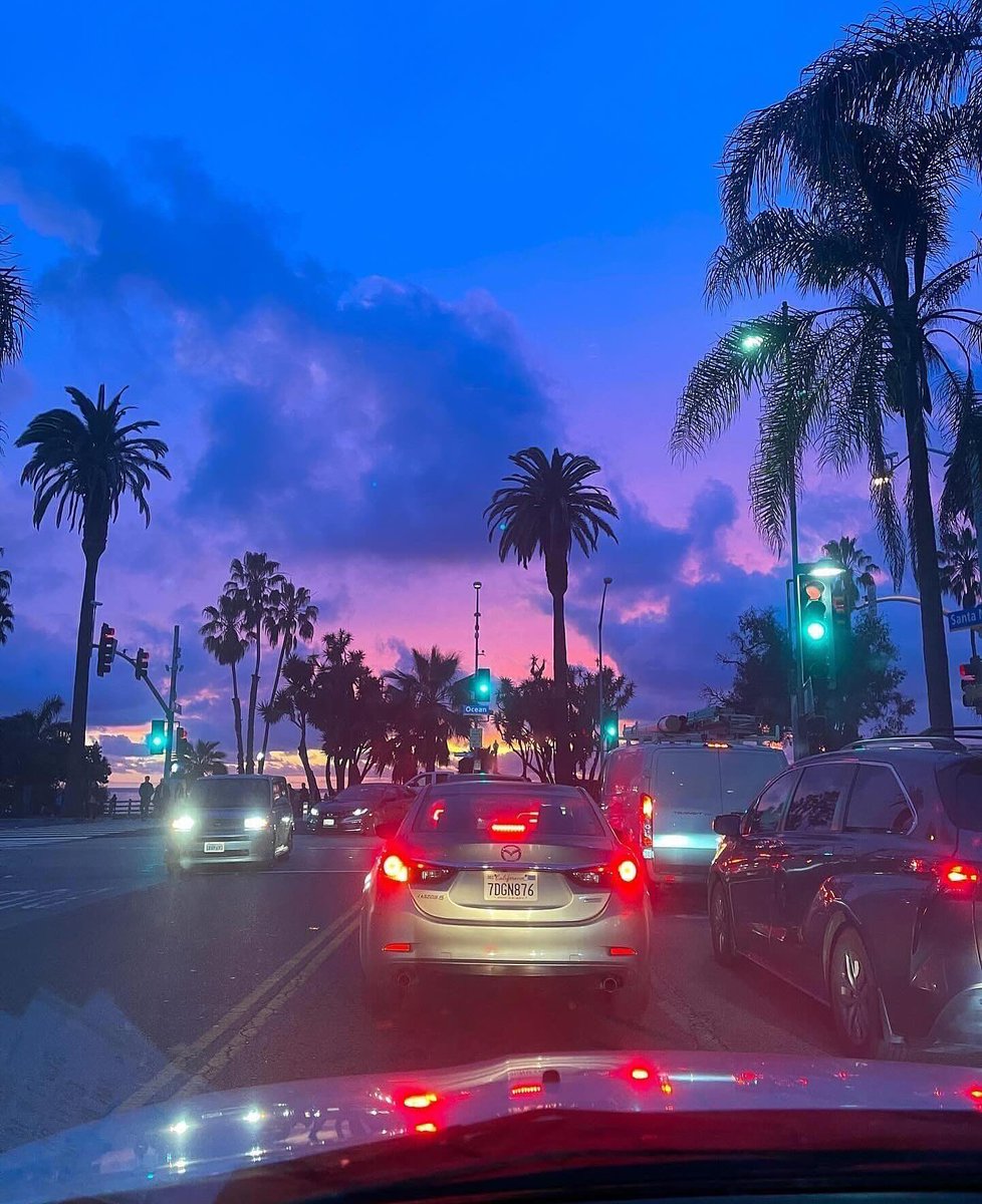 guerillafilms's tweet photo. 💖✨sky was lit last night #santamonica #sunset https://t.co/zaW0M2jjfz