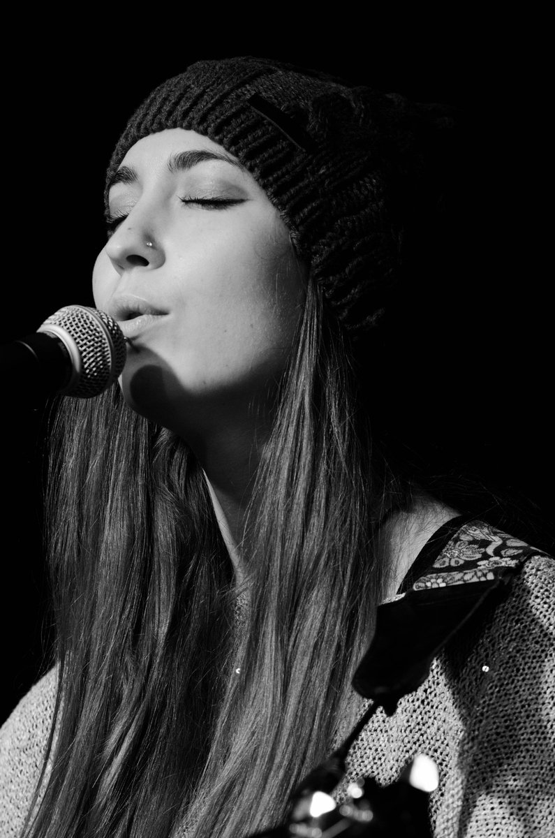 Ready to play my first 2 shows of the year tomorrow and Tuesday! 🎤🎸🎶 

Photography: Jos van den Broek
#showtime #fabianadammers #singersongwriter #fabfolk