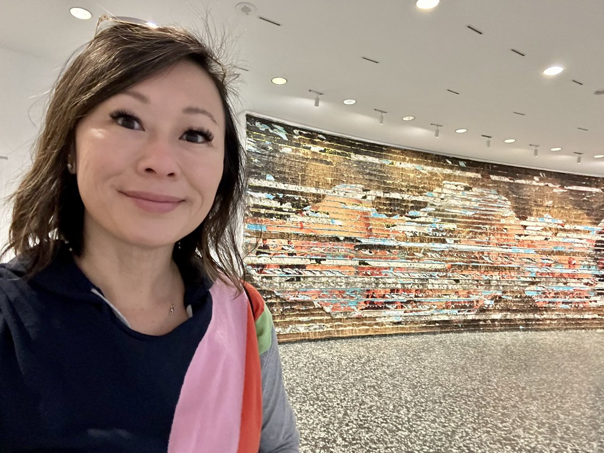 susantran's tweet photo. @hirshhorn Then got to check out @markbradfordart’s Pickett’s Charge. The entire installation takes up the 3rd floor of the circular @hirshhorn. It’s just incredible to walk along this massive textured piece. #ExploringDC https://t.co/uaJLxoVkaz