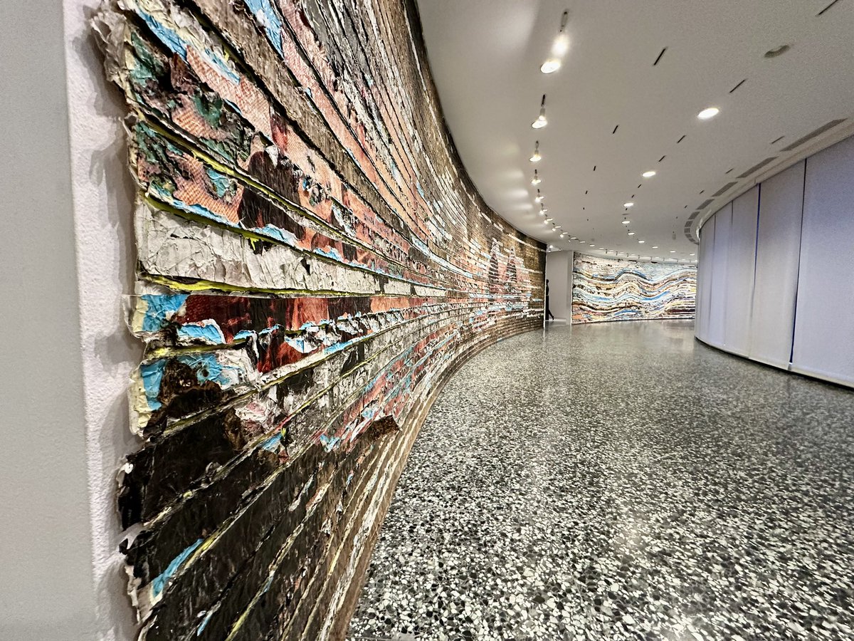 susantran's tweet photo. @hirshhorn Then got to check out @markbradfordart’s Pickett’s Charge. The entire installation takes up the 3rd floor of the circular @hirshhorn. It’s just incredible to walk along this massive textured piece. #ExploringDC https://t.co/uaJLxoVkaz
