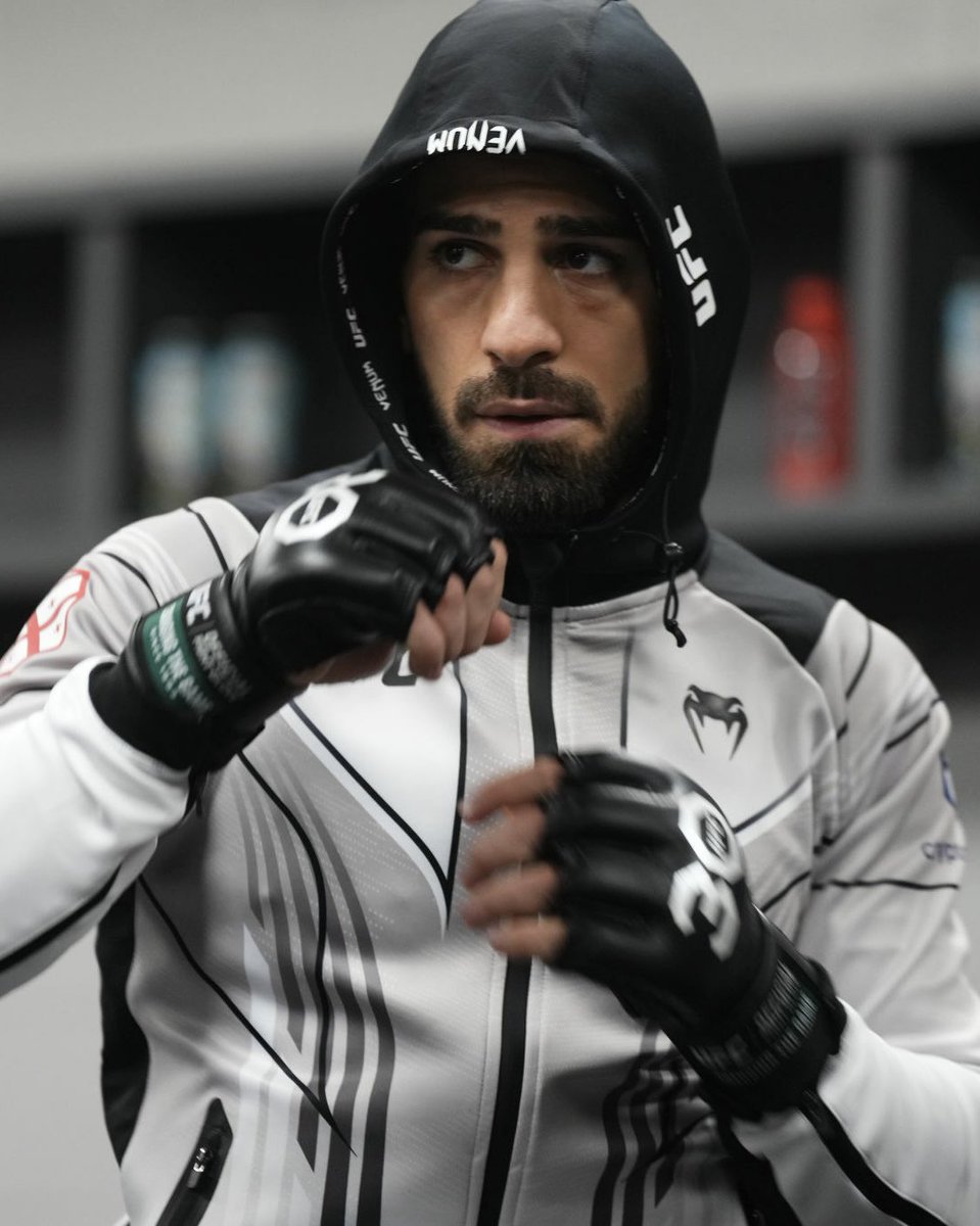 🇦🇺 البطل ألكسندر فولكانوفسكي عن خصمه القادم إليا توبوريا :

" أرى أنه شاب واثق ، إنه مهووس ، لا يمكنني الإنتظار لأريه المستويات ، لقد رأيت الكثير في لعبتي وما زلت أشعر وكأنني في أوج عطائي ، وسأظهر لهذا الطفل أن هناك مستويات وأنا ملك هذا الوزن وهو لن يأخذ مني شيئاً ."

#UFC298