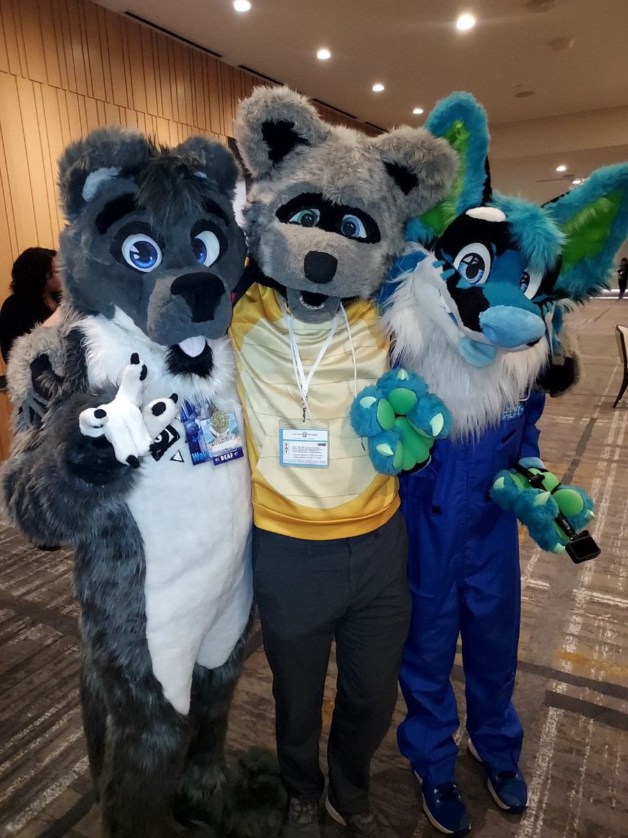 @XushoWolf I had so much fun signing with you and @wakewolfasl. Have a safe trip back home and hopefully we'll meet again next year 🐾🤟
