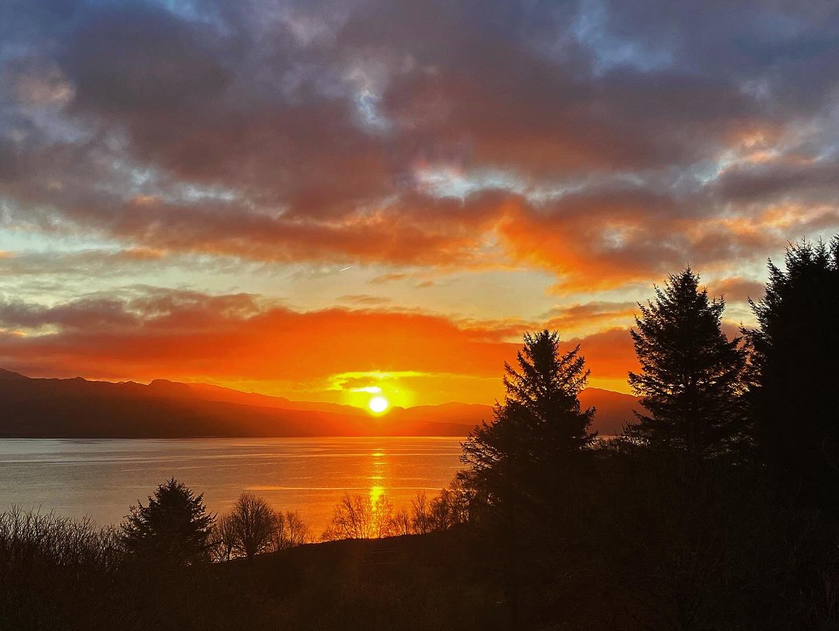 oldcrofthouse's tweet photo. Spontaneity isn’t really in our nature but after booking an impromptu holiday, waking up to the most amazing sunrise and spending the day exploring new paths that might change…
#beatthejanuaryblues #makethemostoflife #hikingadventures #isleofskye #pointofsleat @VisitScotland https://t.co/oXrHv9P6Gj