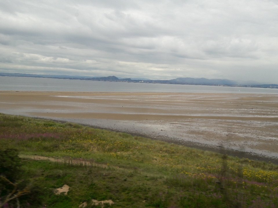 BladesAttack's tweet photo. @dieselkeds Looking out the train window after just crossing the Forth Bridge. https://t.co/fqqjOS5hoa