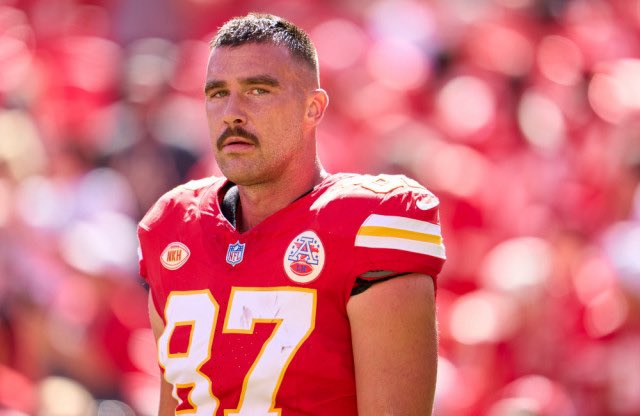 FantasySource_'s tweet photo. REPORT: Travis Kelce will be INACTIVE today.   Finishes this season with 984 receiving yards.  His streak of 1,000 yards in the regular season comes to an end at 7 straight seasons https://t.co/AZ463sNstp