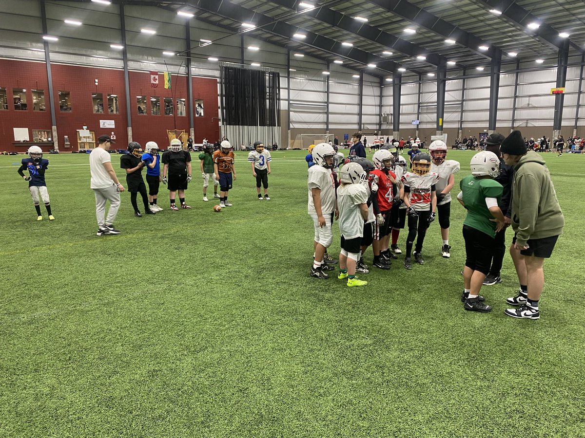 bjizzle56's tweet photo. Great last practice before Battle On The Prairies show down for my @SaskSelectsFB 10U oline... Battle On the Prairies start Thursday, Jan. 11, 2024 in Moose Jaw, SK at Yara Center... #SaskSelects #football https://t.co/6TfZhnW8hu