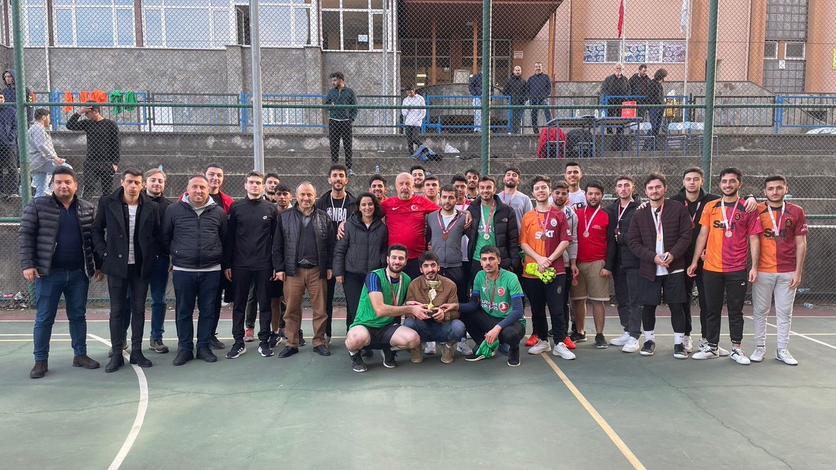 GSB_KYGM's tweet photo. GSB yurtlarında sporun her dalına yer var!

Rize Yeşilçay Yurdunda futsal turnuvası yapıldı. Dostluk ve kardeşlik yine ön plandaydı. 🤝🏻🏅 https://t.co/JzbKZv99uu