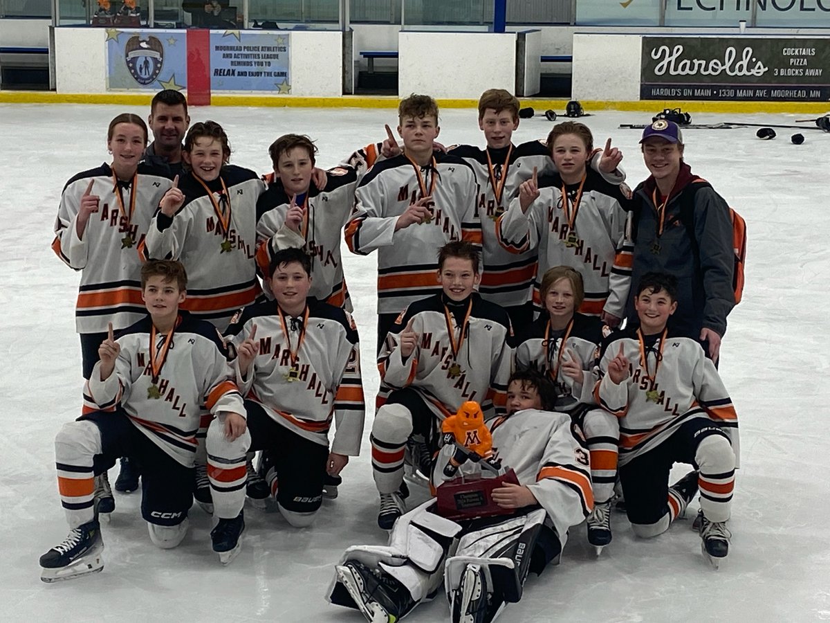 MarshallPeeWeeA's tweet photo. Heading back south with a Spud! Squad caps off a perfect 4-0 weekend with a Championship win over @MoorheadPWA 7-3. @mshlamhockey @YouthHockeyHub https://t.co/wWkddwIwjx