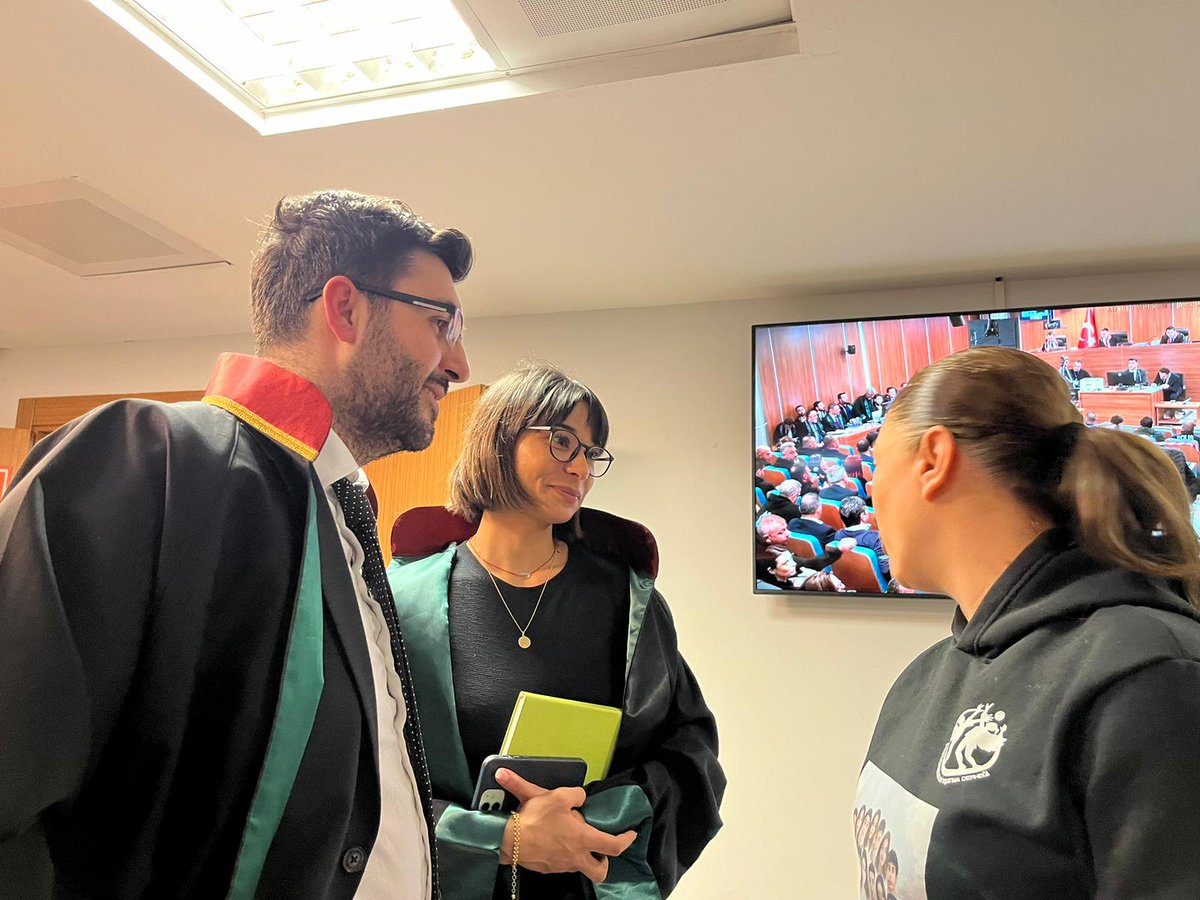 Cehennemden döndük,yine gideceğiz.Vazgeçmek yok bu yolda.Ömrüm boyunca hep hak,hukuk,adalete inandım;cehennemde gönlümü rahatlatan avukatlarımız başta Hasret Güneyle Yiğit Gökçehan Koçoğluna,diğer avukat arkadaşlarıma da çok teşekkür ederim.Adalete hep beraber şahitlik etmeliyiz