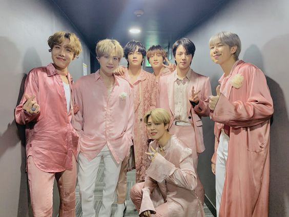 thvishie's tweet photo. bts breaking gender stereotypes and toxic masculinity
(2023/2022 VERSION) https://t.co/fU49eVTE5i